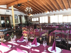 Daily continental breakfast (EUR 5 per person)