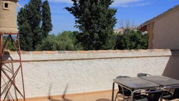 Apartment, 3 Bedrooms, 2 Bathrooms, River View | Terrace/patio