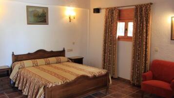 Apartment, 3 Bedrooms, 2 Bathrooms, River View | Desk, free cribs/infant beds, travel crib, rollaway beds