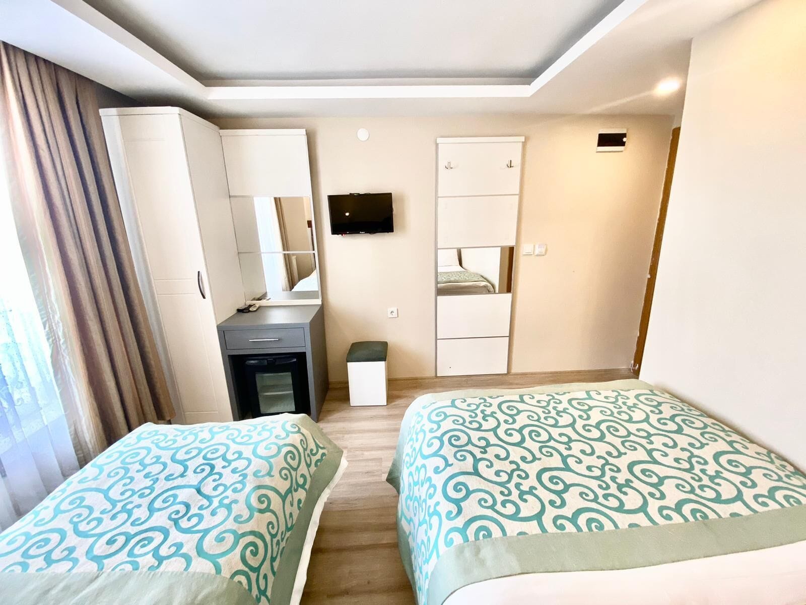 Coffres-forts dans les chambres, bureau, Wi-Fi gratuit, draps fournis