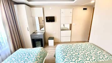 Coffres-forts dans les chambres, bureau, Wi-Fi gratuit, draps fournis