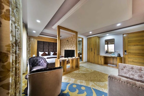 Presidential Suite, 1 King Bed, Accessible, Mountain View | 1 bedroom, in-room safe, desk, blackout drapes