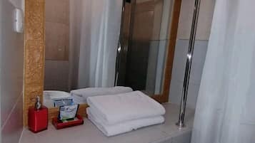 Standard Loft, City View | Bathroom | Towels