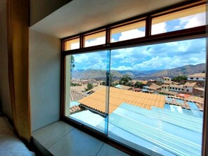 1 غرفة نوم وأغطية فراش متميزة وميني بار ومساحة عمل للكمبيوتر المحمول