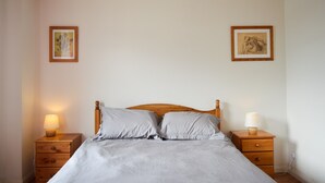 1 chambre, literie de qualité supérieure, fer et planche à repasser