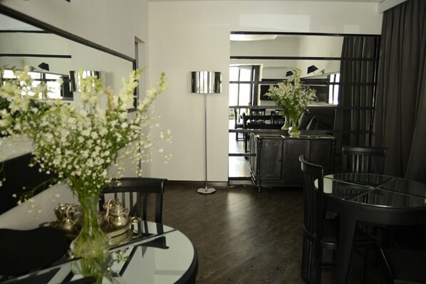 매일 뷔페 아침 식사 유료