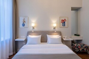 In-room safe, desk, free WiFi