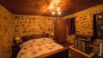 Traditional Room | Minibar, desk, blackout drapes, soundproofing