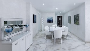 Royal-Apartment, Balkon | Zimmersafe, Schreibtisch, Verdunkelungsvorhänge, kostenloses WLAN