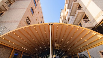 Fassade der Unterkunft – Abend/Nacht