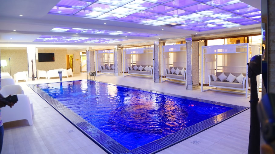 The Wells Carlton Hotel and Apartments