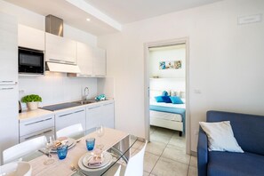 Full-sized fridge, microwave, stovetop, dishwasher - Mavip Residence (San Benedetto del Tronto)