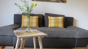 Apartment, 2 Schlafzimmer, Terrasse (2) | Individuell eingerichtet, Schreibtisch, Zustellbetten, kostenloses WLAN