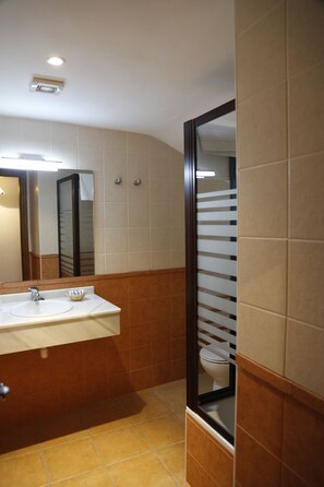 Shower, towels