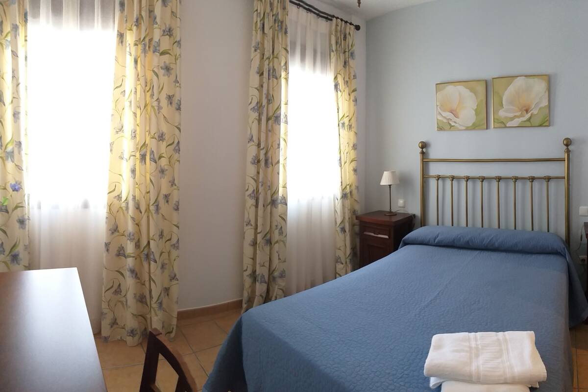 Rollaway beds, bed sheets
