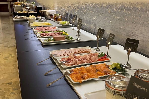 Daily buffet breakfast for a fee