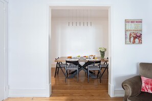Familielejlighed - 4 soveværelser - balkon - byudsigt (IV) | Opholdsområde | Fladskærms-tv