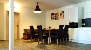 Fridge, microwave, coffee/tea maker, toaster - Ferienwohnungen Am Schmalzbach (Heinsdorfergrund)