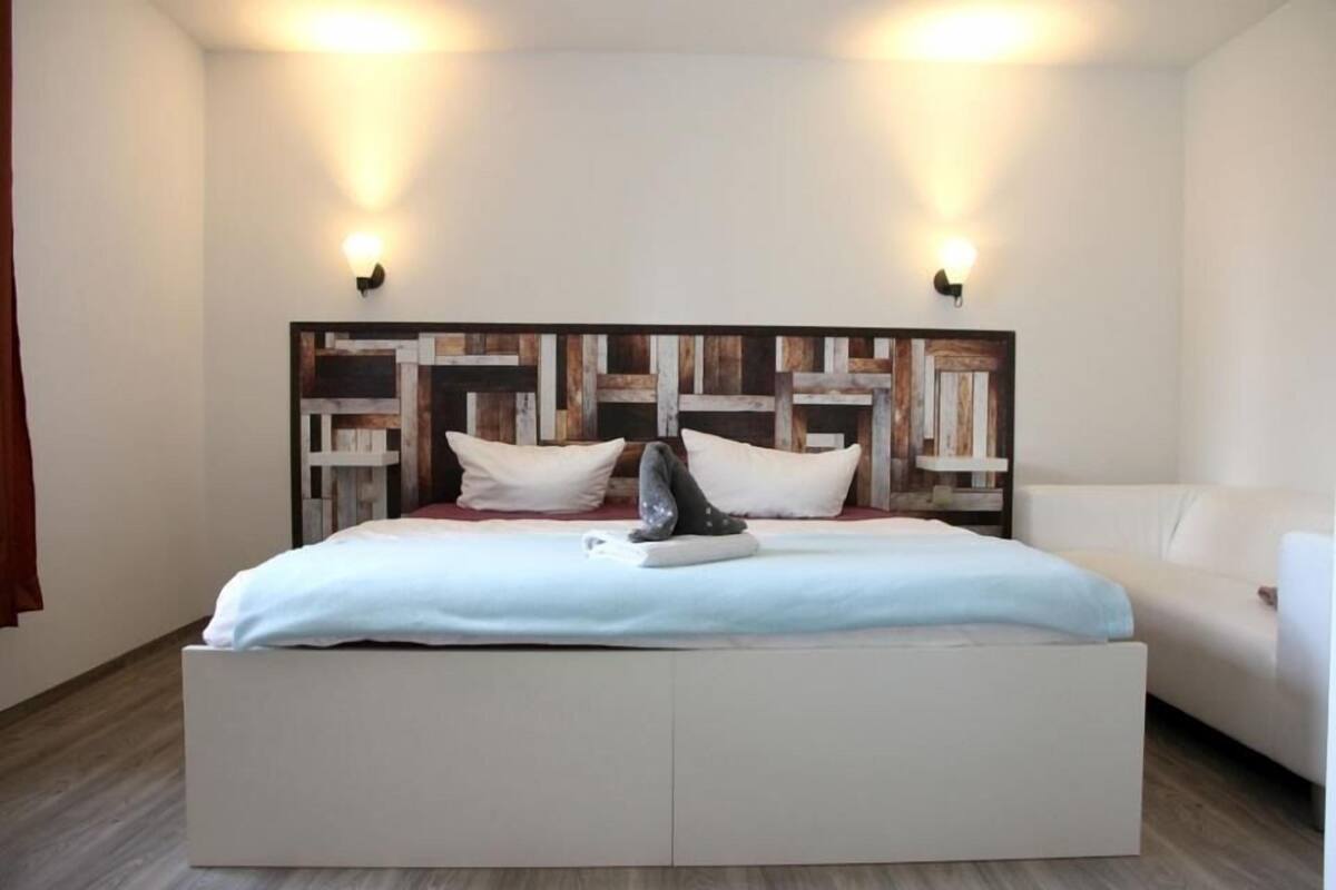 Blackout curtains, free WiFi, bed sheets