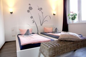 Cortinas blackout, wifi gratis y ropa de cama 
