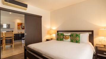 Roble Sabana 404 - Luxury Apartment Adults Only | 2 bedrooms, in-room safe, individually decorated, individually furnished