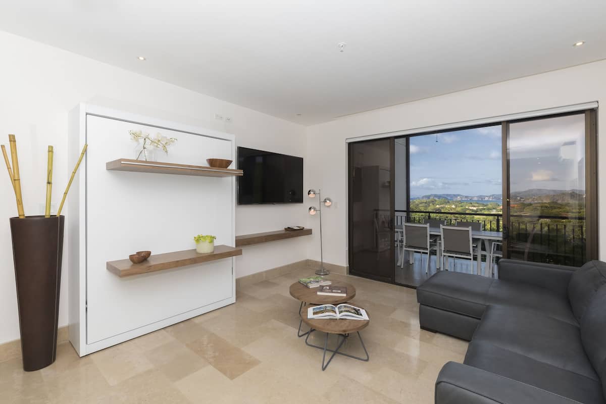 Roble Sabana 202 - Luxury Apartment | Área de sala de estar | Televisión de pantalla plana de 60 pulgadas con canales por cable