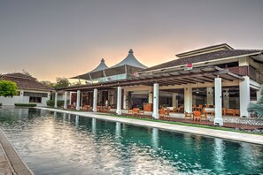 2 outdoor pools, pool umbrellas, pool loungers - Reserva Conchal Resort - Roble Sabana Complex (Cabo Velas)
