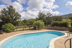 Villa superior, piscina privada, vistas a la piscina | Vistas desde la habitación