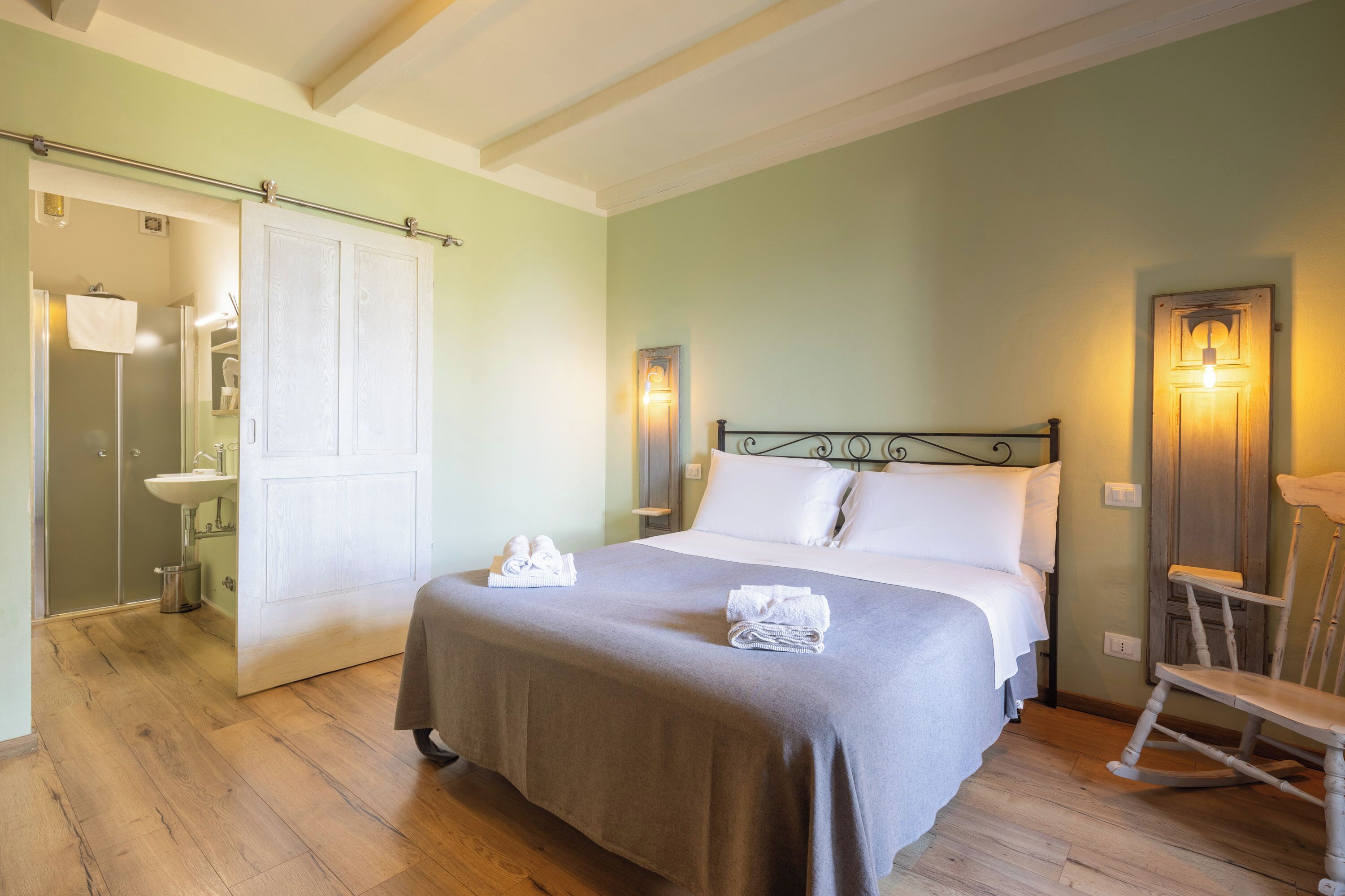 Individuelt dekorert, individuelt innredet og skrivebord