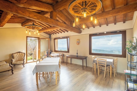 Superior Villa, Private Pool, Pool View | Dining room. Agriturismo Le Casaline