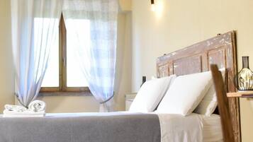 豪華公寓, 露台, 地面 | 獨特設計、獨特裝修、書桌、遮光窗簾/窗簾