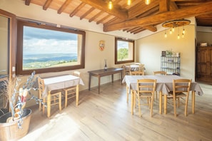 Superior Villa, Private Pool, Pool View | Dining room