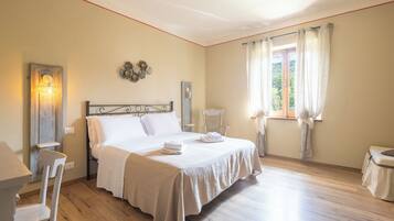 Decoración personalizada, muebles diferentes y escritorio