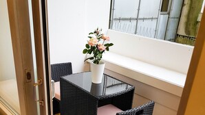Design Studio, Accessible | Balcony - Pyramid (Munich)