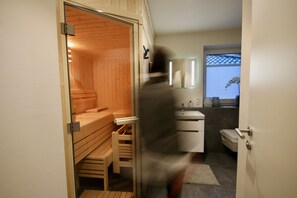 Im Kirschgarten 8 | Badezimmer | Dusche, Regendusche, Haartrockner