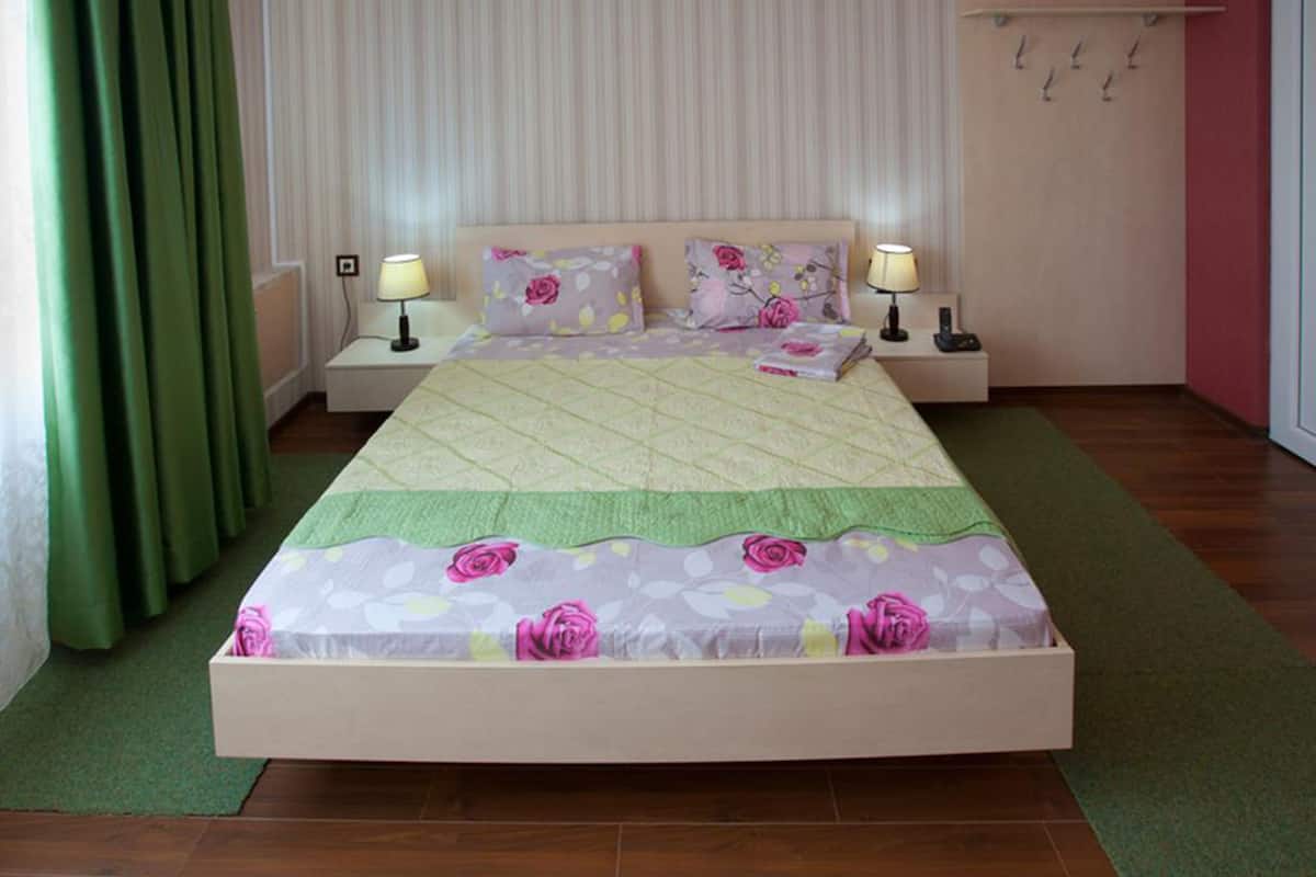 Standard Double or Twin Room, Non Smoking | Seterika/papan seterika, Wi-fi percuma, cadar katil