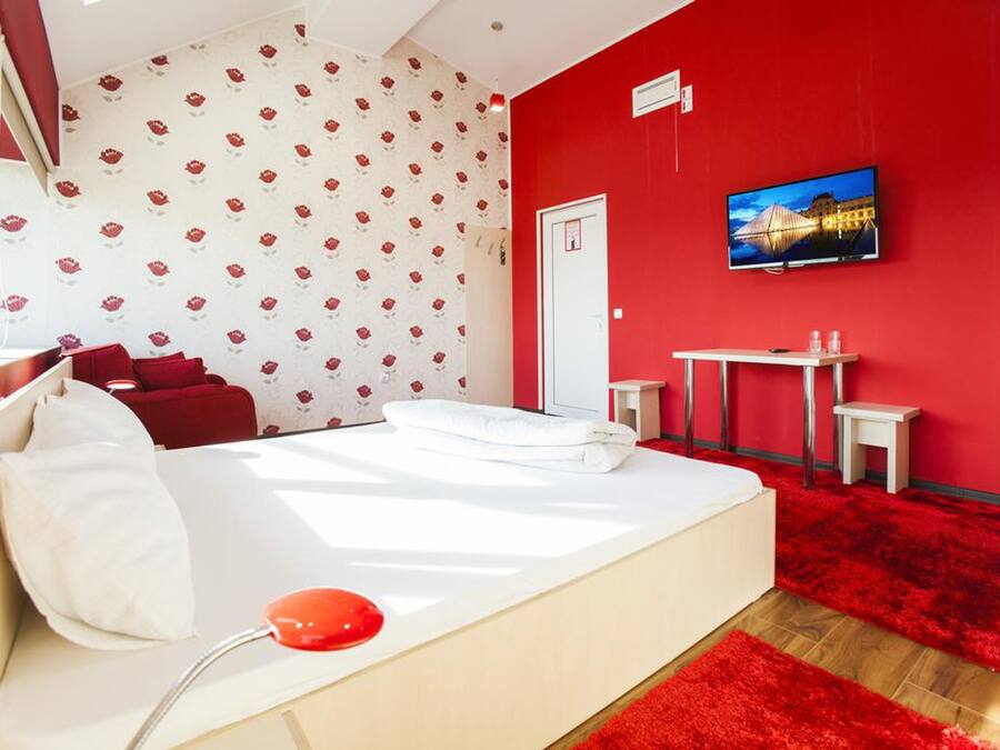 Superior Double or Twin Room, Non Smoking | Iron/ironing board, free WiFi, bed sheets