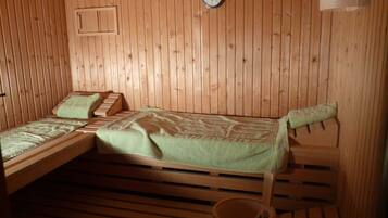 Exclusieve suite, niet-roken, sauna | Badkamer | Milieuvriendelijke toiletartikelen, een haardroger, handdoeken