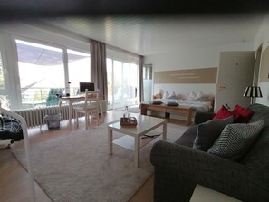 エクスクルーシブ スイート 禁煙 サウナ | リビング エリア | 薄型テレビ