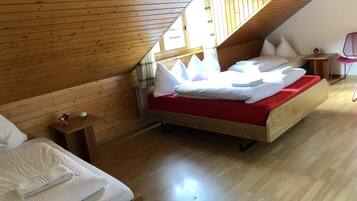 Basic Apartment | Desk, free WiFi, bed sheets