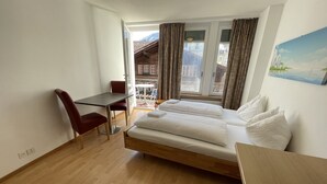 Familieleilighet, flere senger, byutsikt (add. final cleaning fee CHF 15)