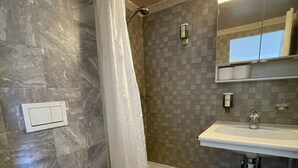 Familieleilighet, flere senger, byutsikt (add. final cleaning fee CHF 15)