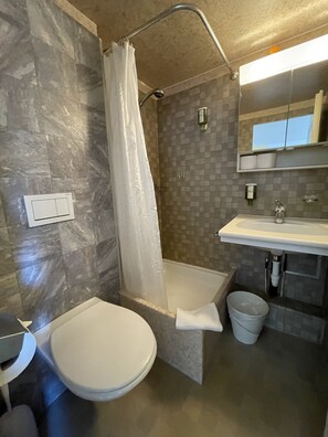 Familienapartment, Mehrere Betten, Stadtblick (exkl. Reinigungsgebühr 15 CHF pro Aufenthalt)