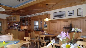 Tägliches inbegriffenes Frühstücksbuffet