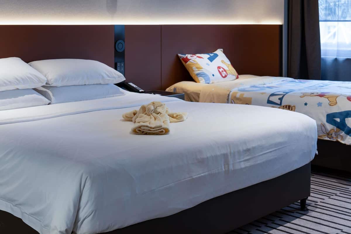 Standardzimmer, Gartenblick (1 King Bed and 1 Single Bed)