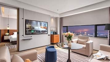 Suite, 1 kingsize-seng, hageutsikt | Lydisolert og wi-fi (inkludert)