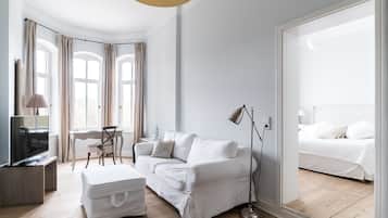 Junior Suite | Egyptian cotton sheets, premium bedding, down comforters, in-room safe