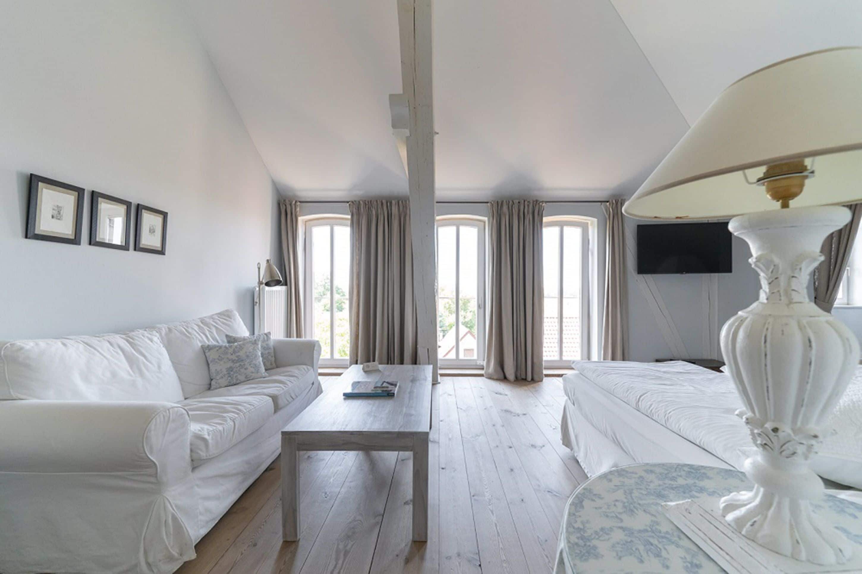 junior suite | egyptian cotton sheets, premium bedding, down duvets, in-room safe