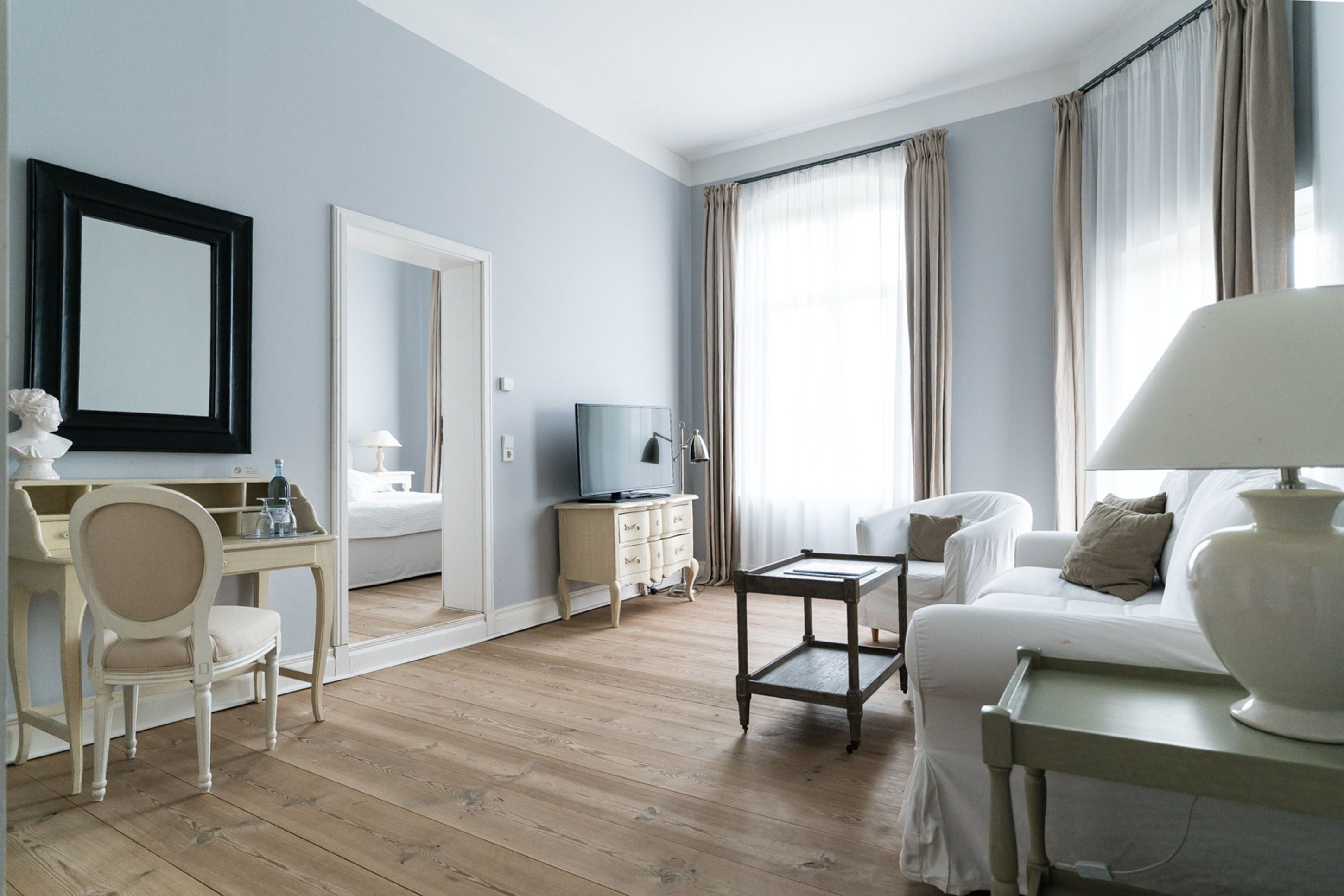 junior suite | egyptian cotton sheets, premium bedding, down duvets, in-room safe