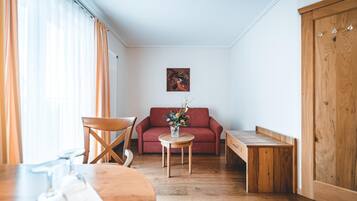 Televisi layar datar 32-inci dengan saluran TV satelit dan TV